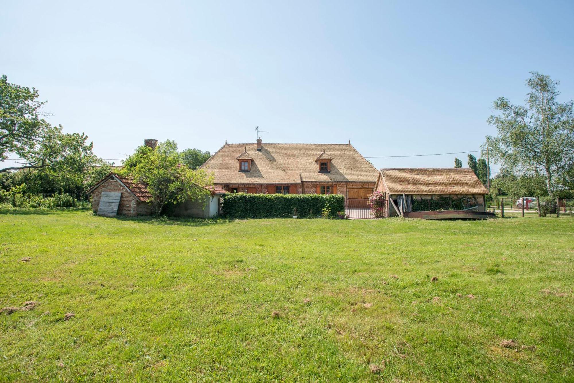 La Maison Du Bonheur Saint-Martin-en-Bresse Exterior photo